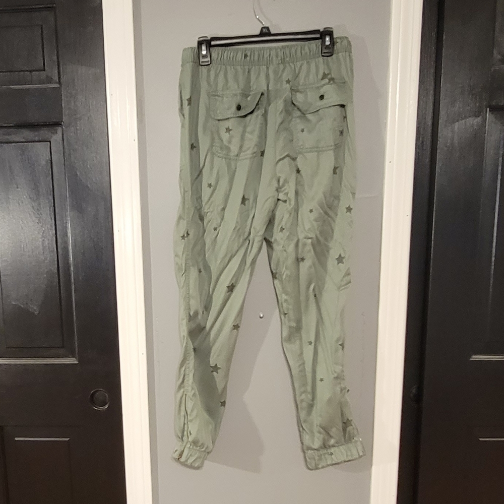 Cute green pants with star print. - Picture 2 of 6